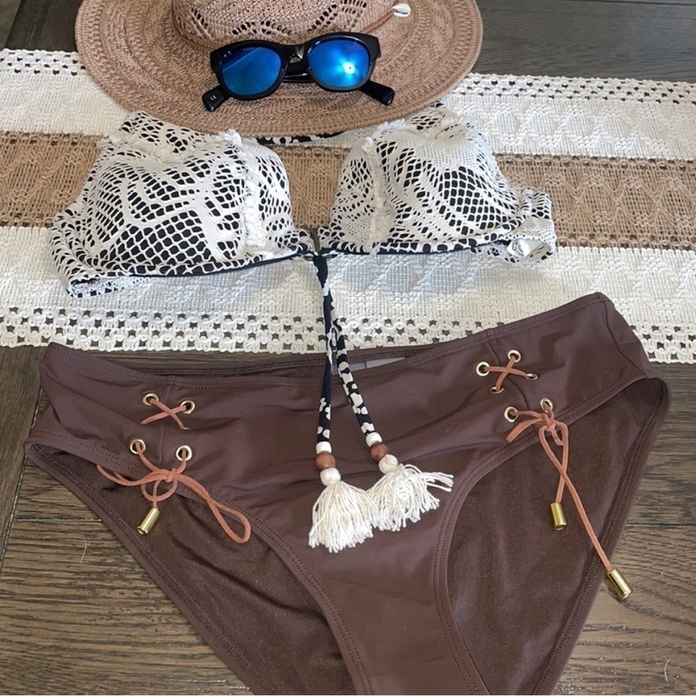 BOGO 🌸🌼 Brown Enfanis Bikini Bottoms only - EUC